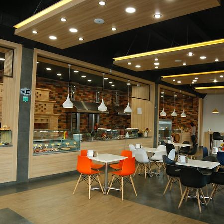 Hotel Lider Complex Vayk Bagian luar foto