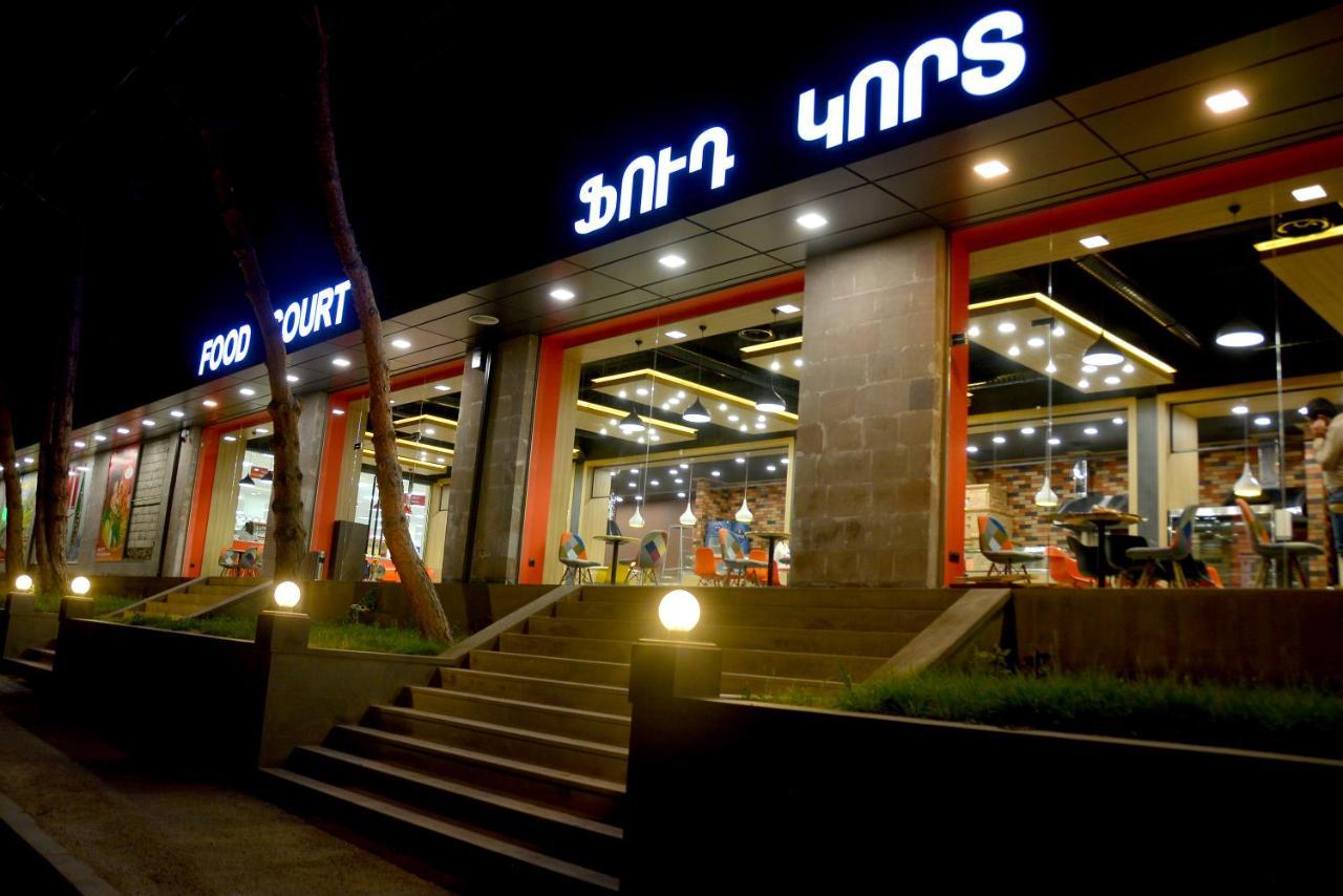 Hotel Lider Complex Vayk Bagian luar foto