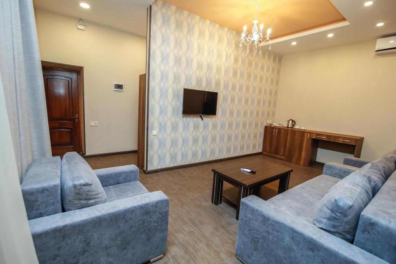Hotel Lider Complex Vayk Bagian luar foto